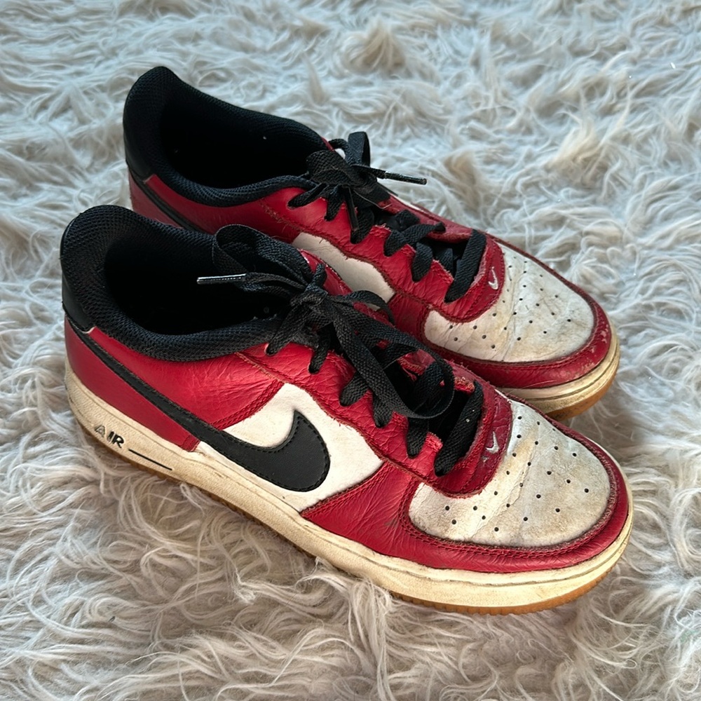 Size youth 6 Nike Airs
